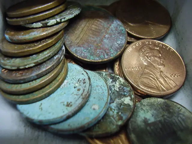http://coins.thefuntimesguide.com/files/green-pennies-corroded-coins-by-Lottery-Monkey.jpg?9d7bd4