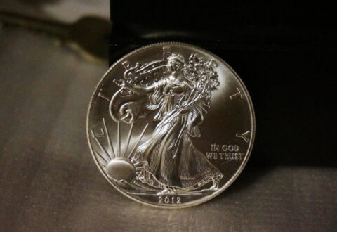 This is a 1 oz Silver Eagle coin. 