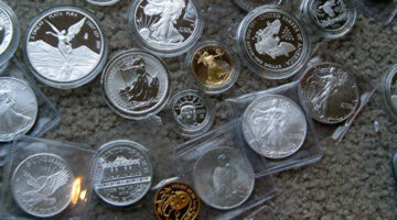 Silver coins, gold coins, and platinum coins are all bullion coins. 