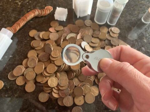 What's the best coin magnifier? Here are my two cents... photo by Joshua at TheFunTimesGuide.com What's the best coin magnifier? Here are my two cents...