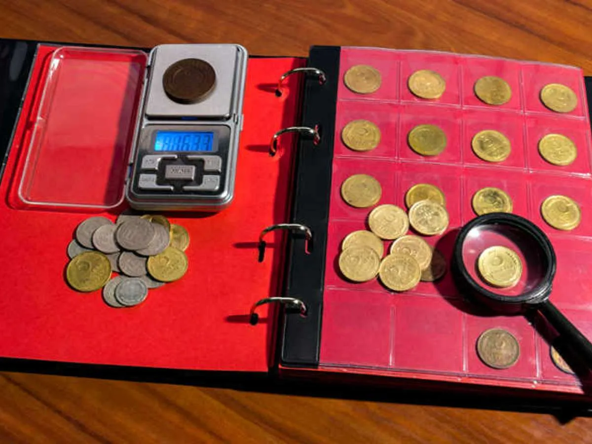 A coin scale is just as important as a coin magnifier. Here's what you need to know before you buy a coin weight scale.