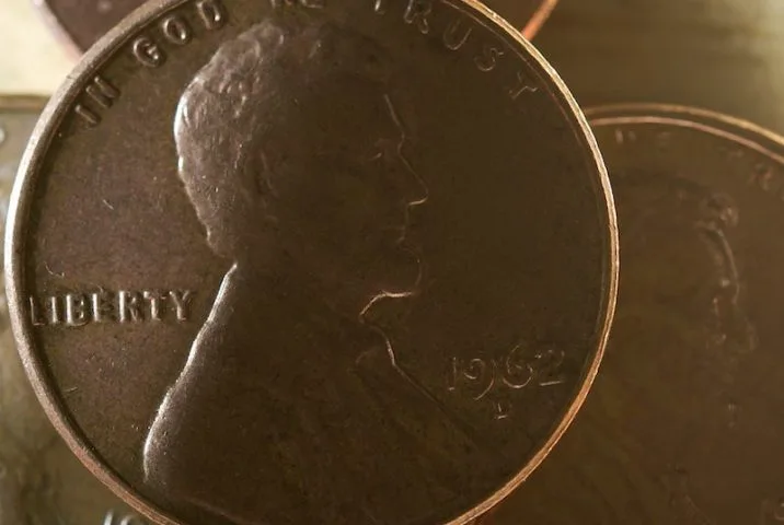 A penny cleaned with Taco Bell taco sauce.