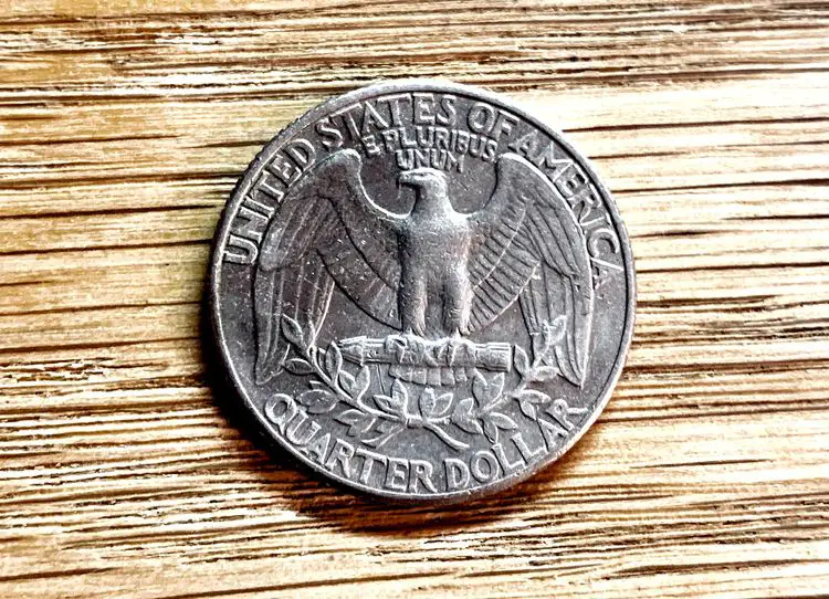 A heraldic eagle motif was seen on the reverse of the Washington quarter from 1932 through 1998. 